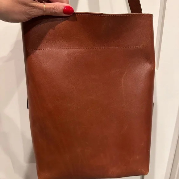 Madewell The Essential Bucket Tote - Picture 5 of 6